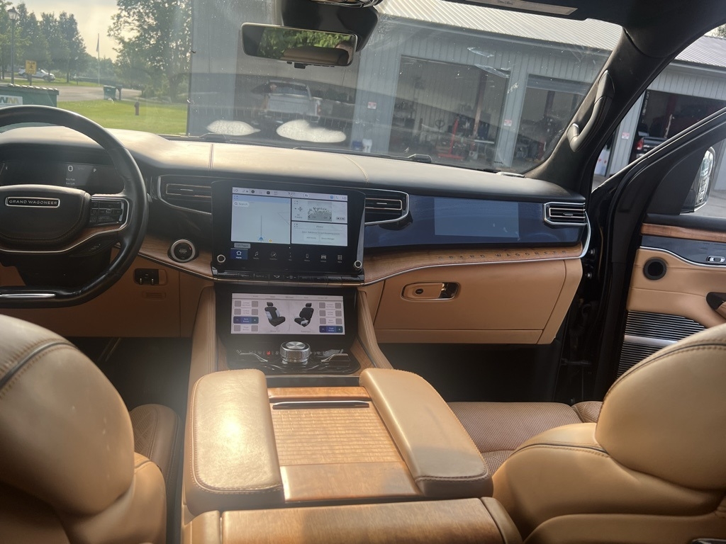 Jeep Grand Wagoneer  2022