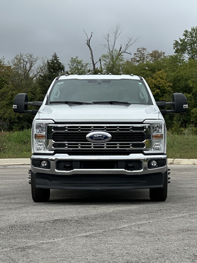 2024 Ford F-350 XLT photo 4