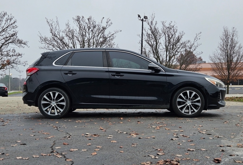 2018 Hyundai Elantra GT Base photo 3