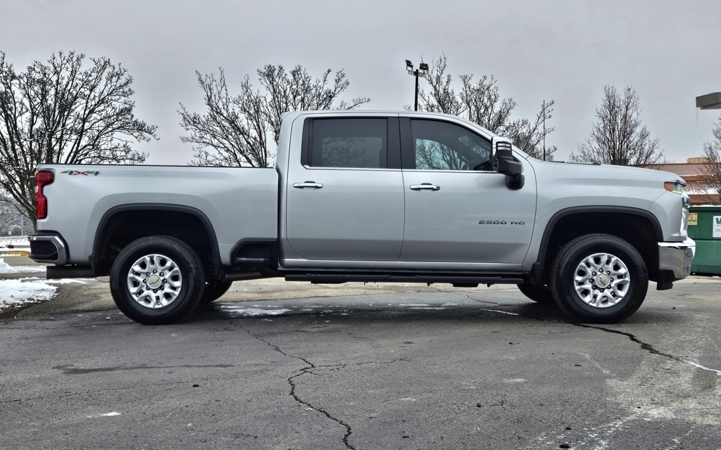 2023 Chevrolet Silverado 2500HD LTZ photo 3