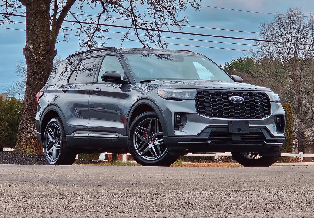 2025 Ford Explorer ST-Line AWD