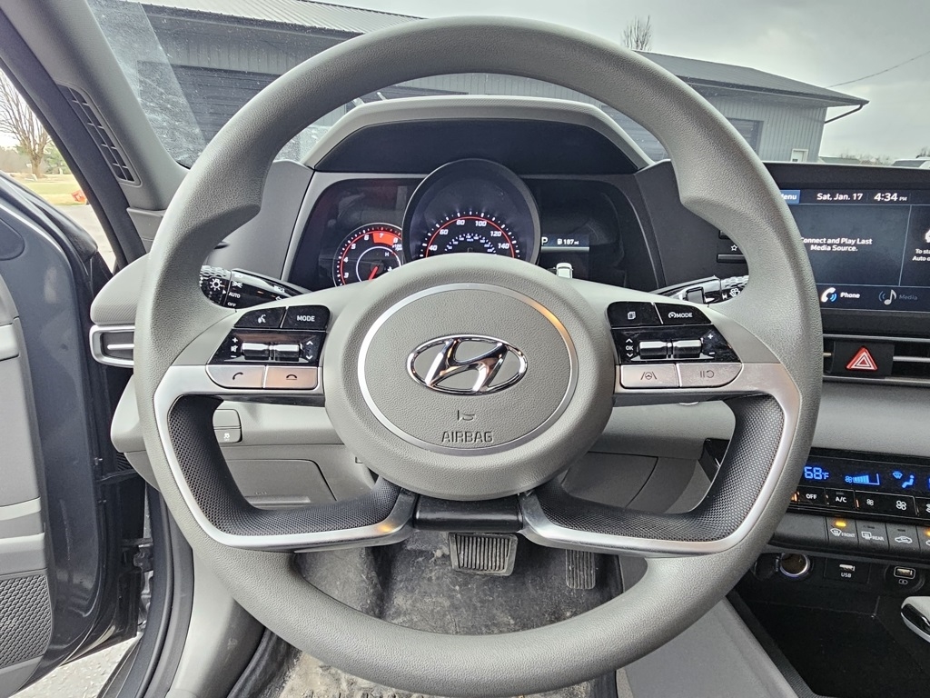 Hyundai Elantra  2023