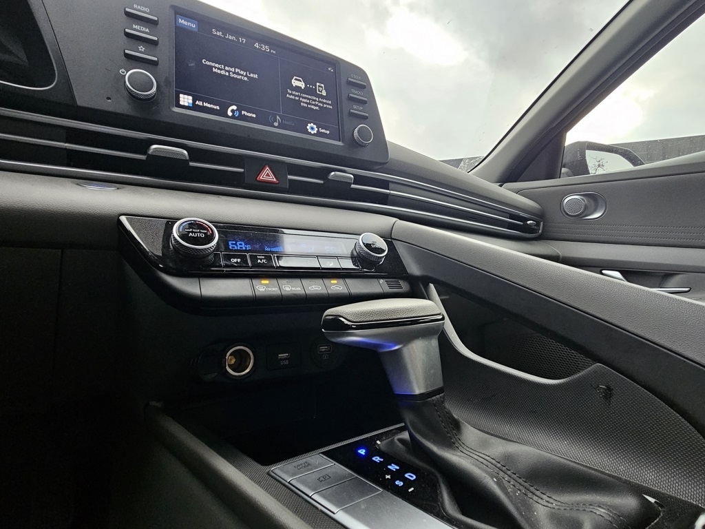 Hyundai Elantra  2023