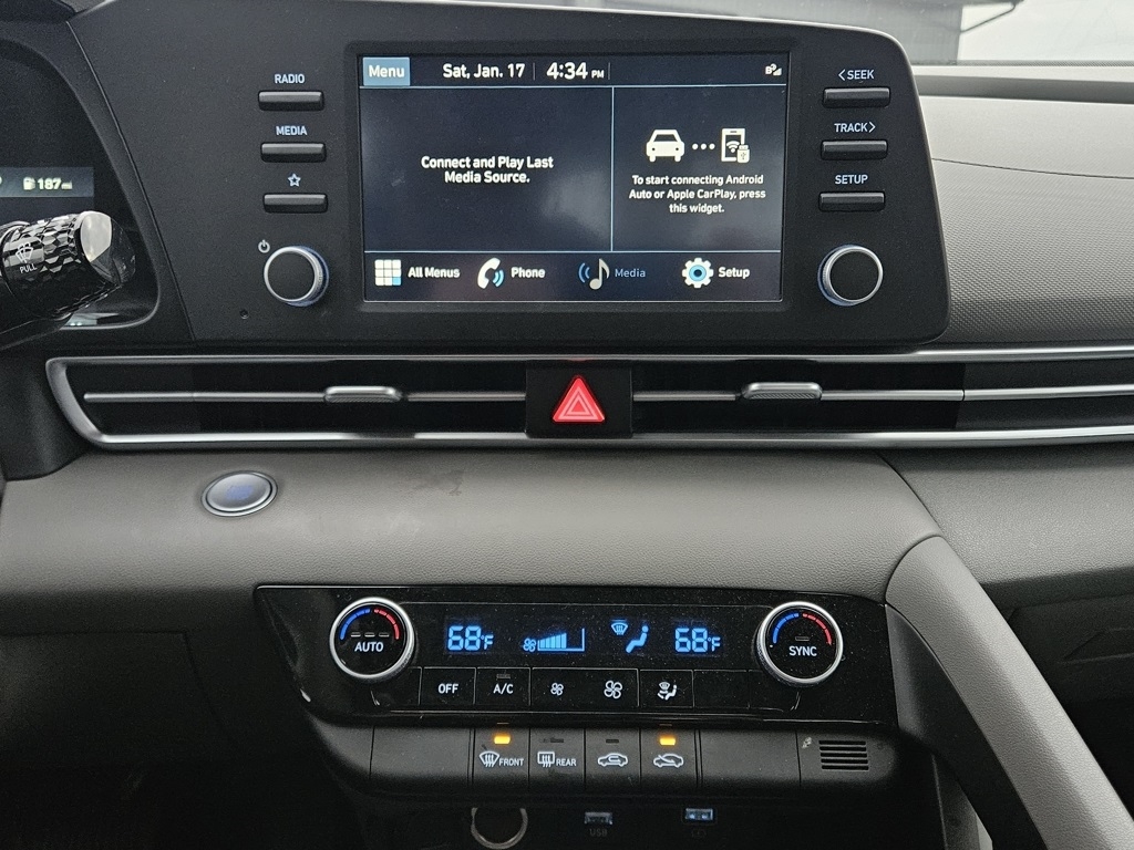 Hyundai Elantra  2023