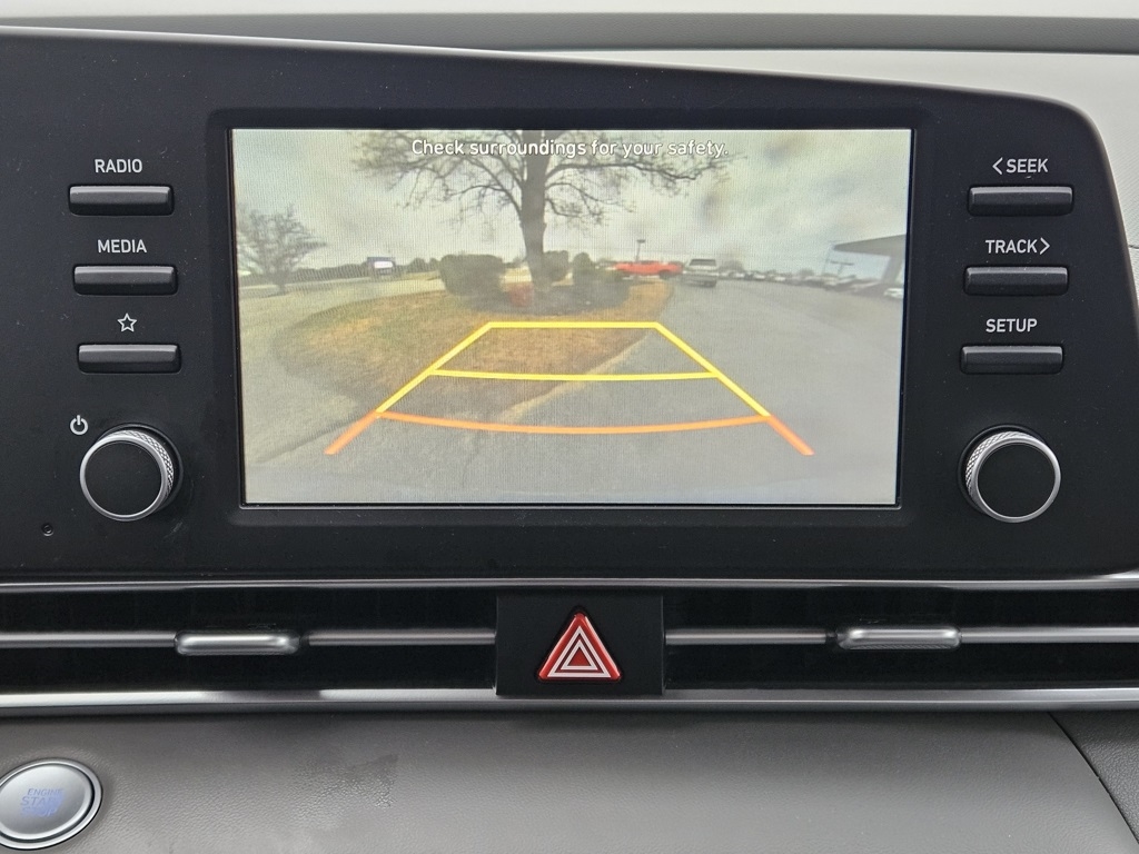 Hyundai Elantra  2023