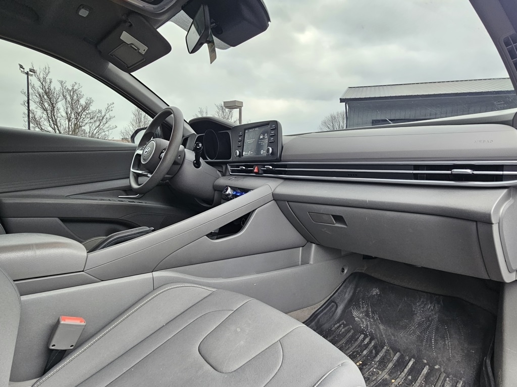 Hyundai Elantra  2023