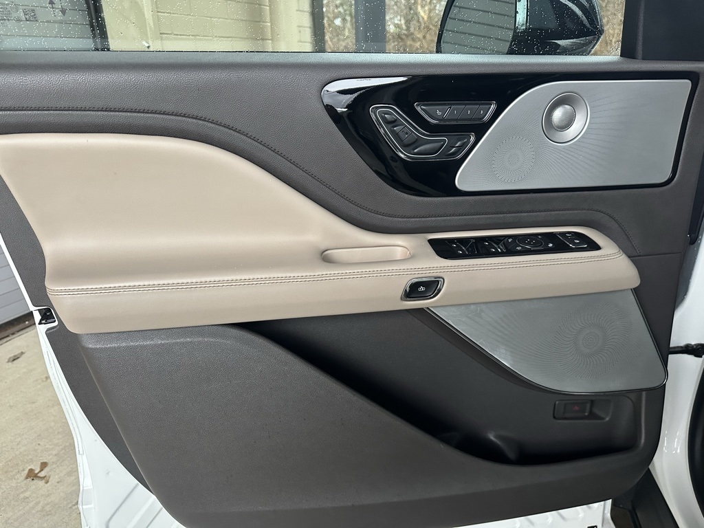 Lincoln Aviator  2020