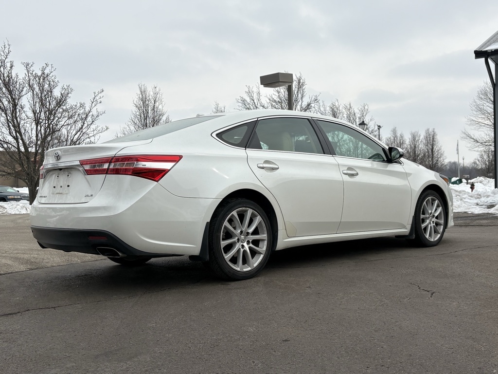 Toyota Avalon  2013