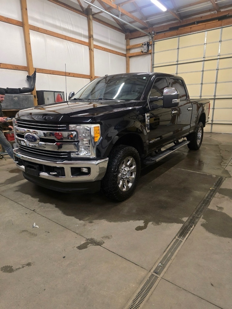 2017 Ford Super Duty F-350 SRW Lariat