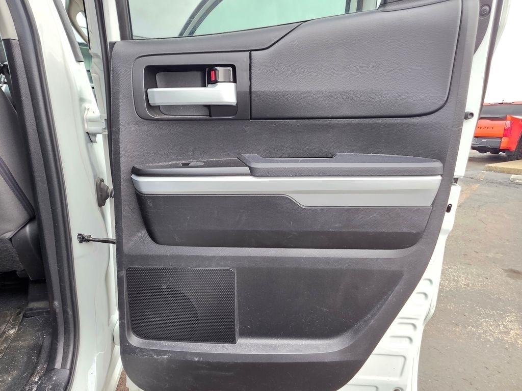 Toyota Tundra 2WD  2021