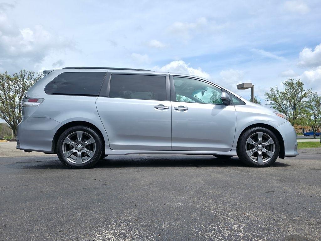 Toyota Sienna  2017