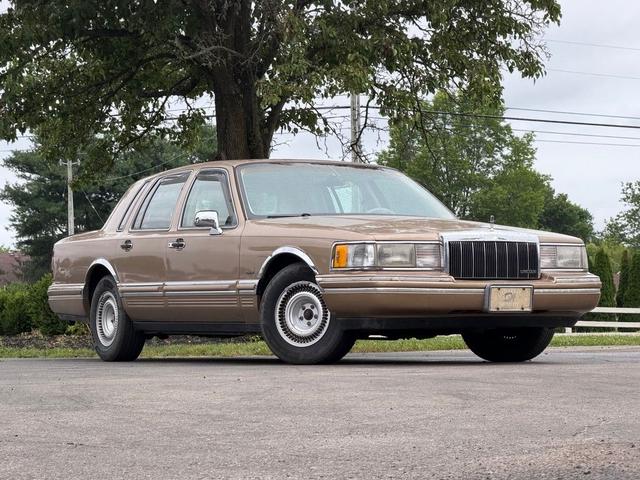 Gold 1991 Lincoln Town Car Base Sedan Rear-Wheel Drive 4-Speed Automatic