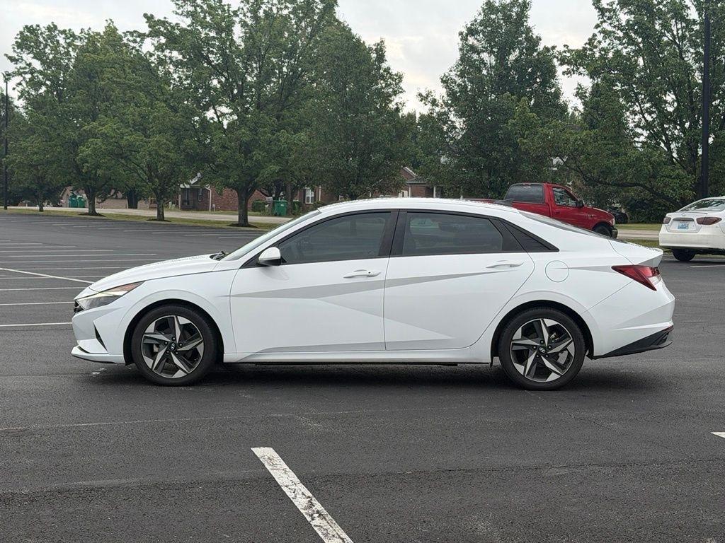 Hyundai Elantra  2023