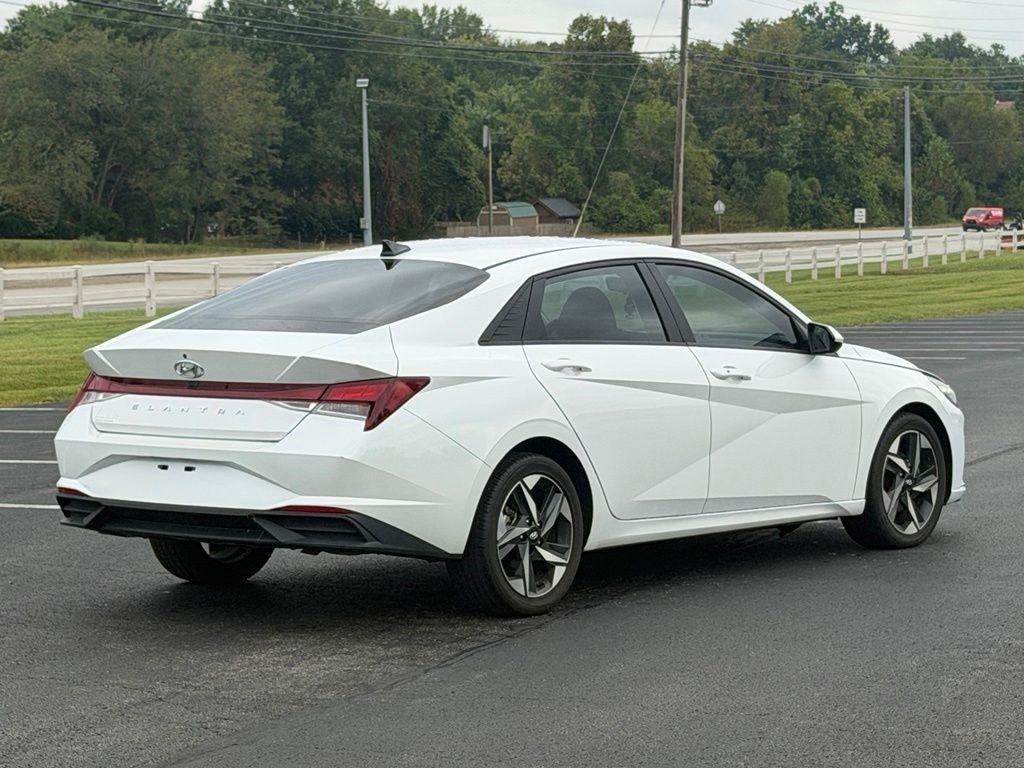 Hyundai Elantra  2023