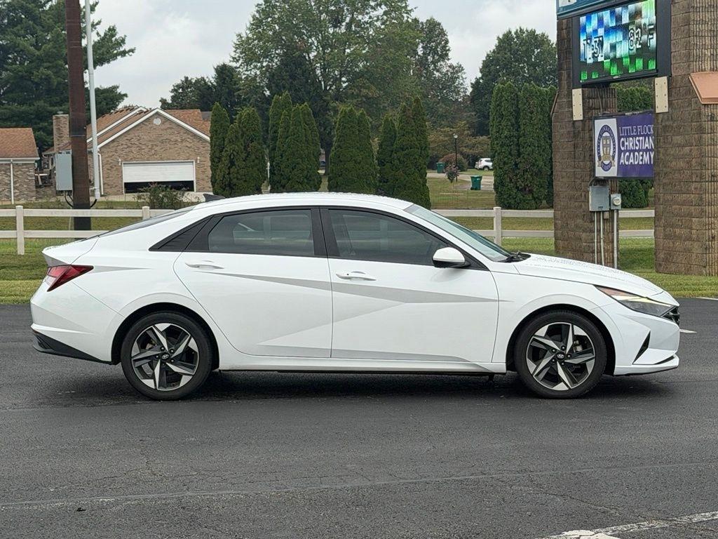 Hyundai Elantra  2023
