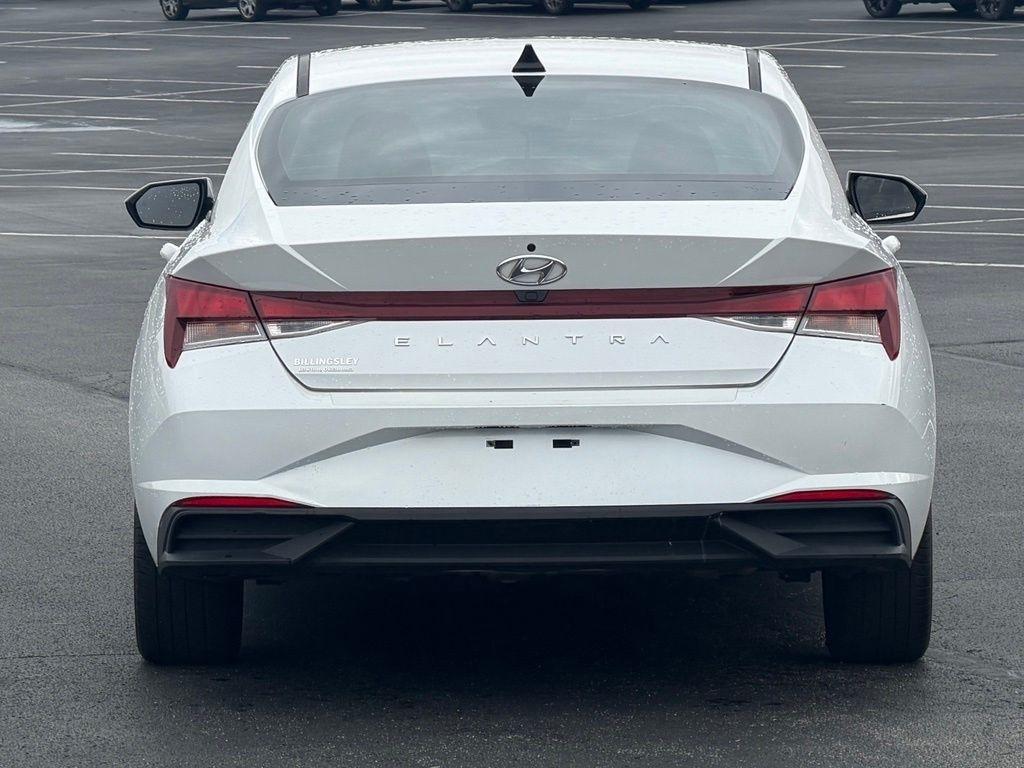 Hyundai Elantra  2023