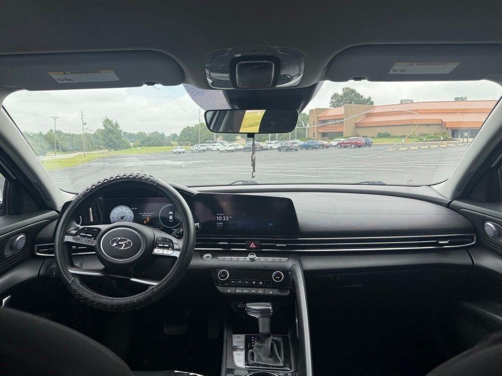 Hyundai Elantra  2023