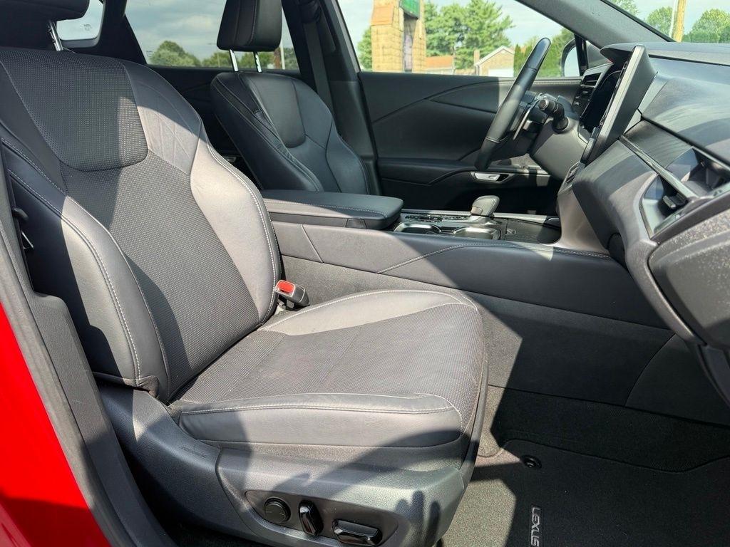Lexus RX  2023