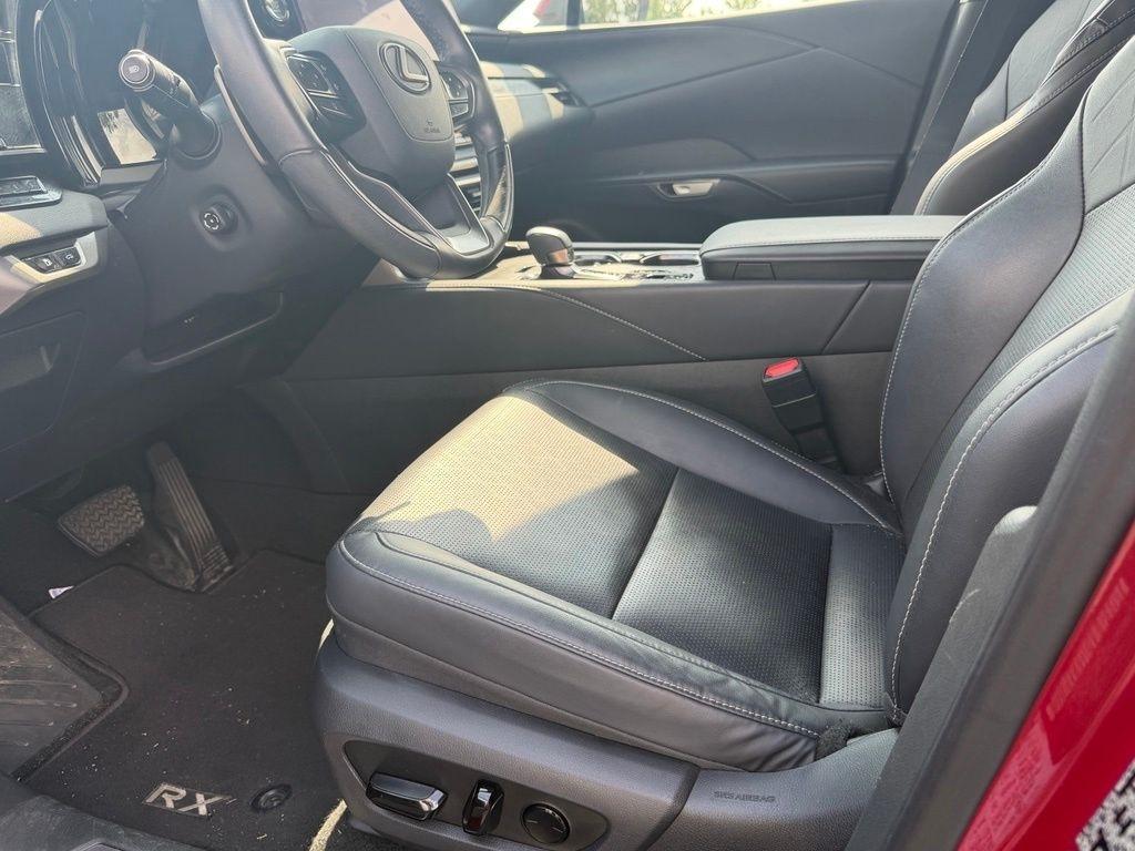 Lexus RX  2023