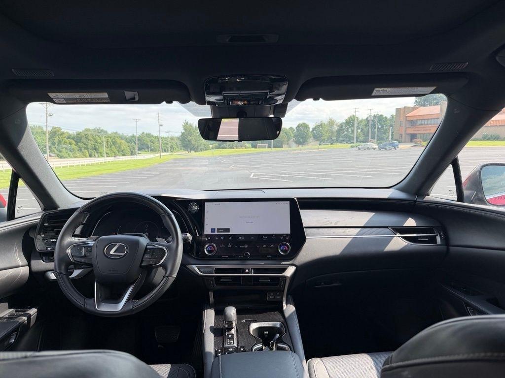 Lexus RX  2023
