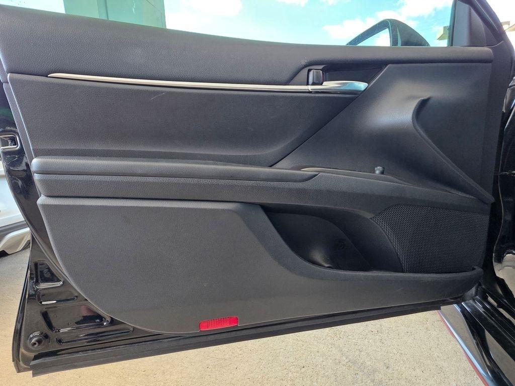 Toyota Camry  2021