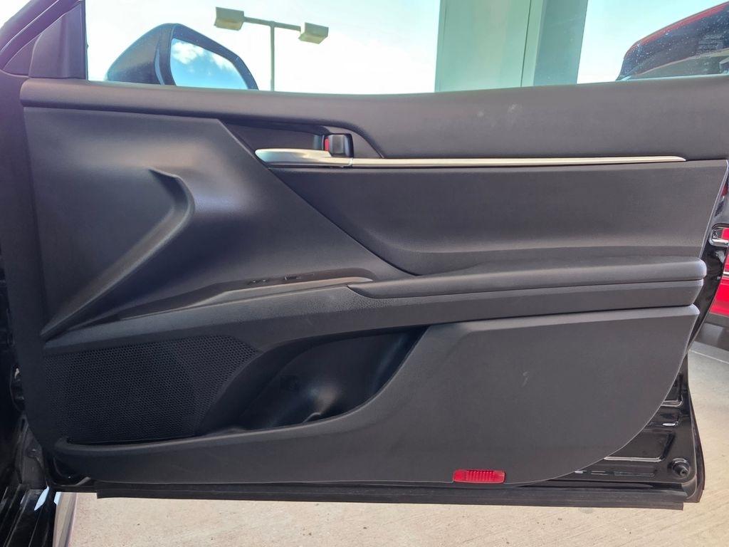 Toyota Camry  2021