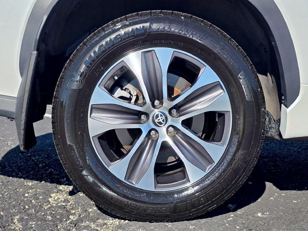 Toyota Highlander photo 8