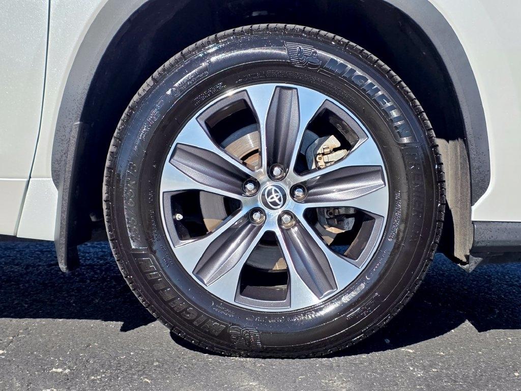 Toyota Highlander photo 9
