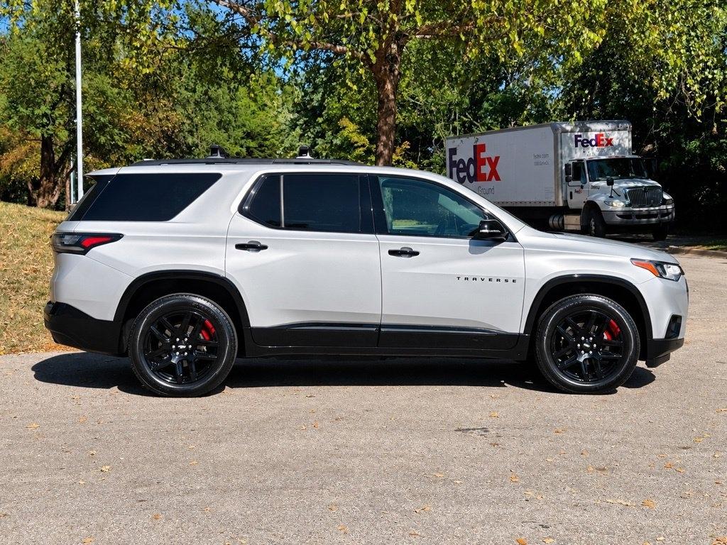 Chevrolet Traverse photo 3
