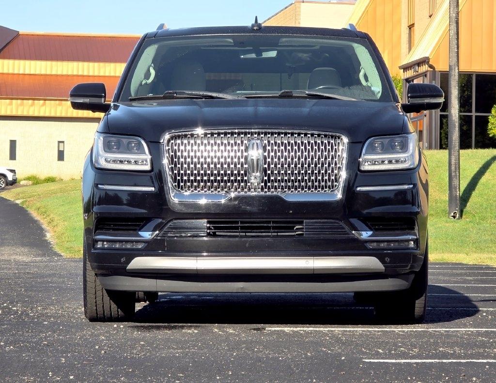 Lincoln Navigator photo 2
