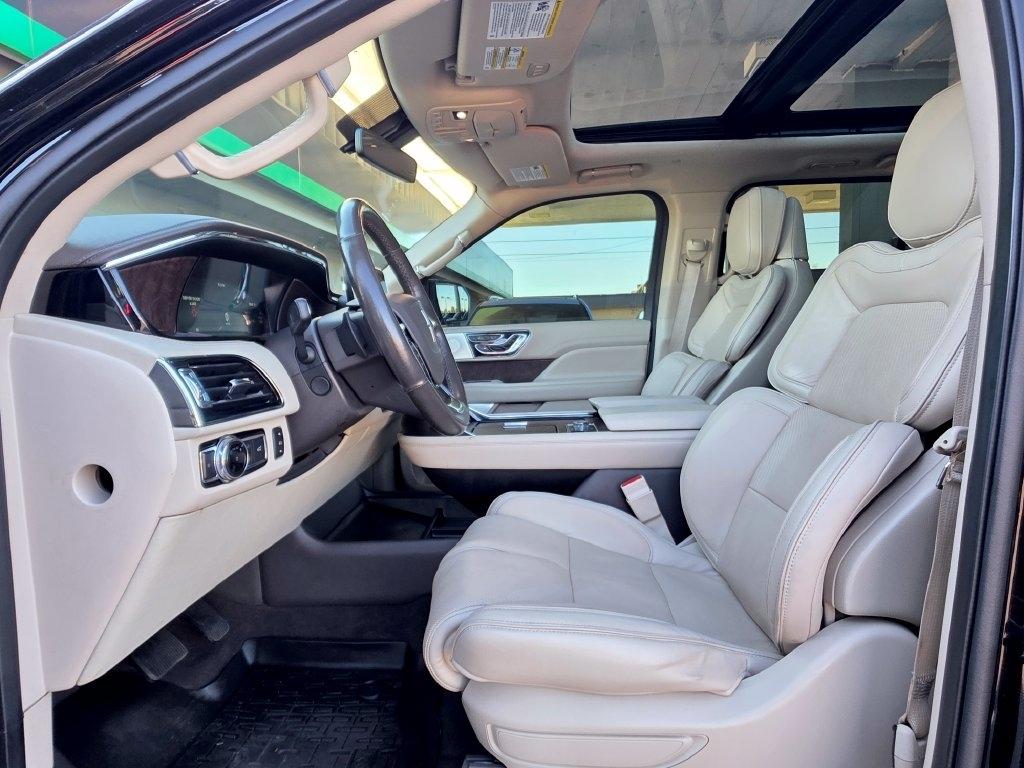 Lincoln Navigator photo 9