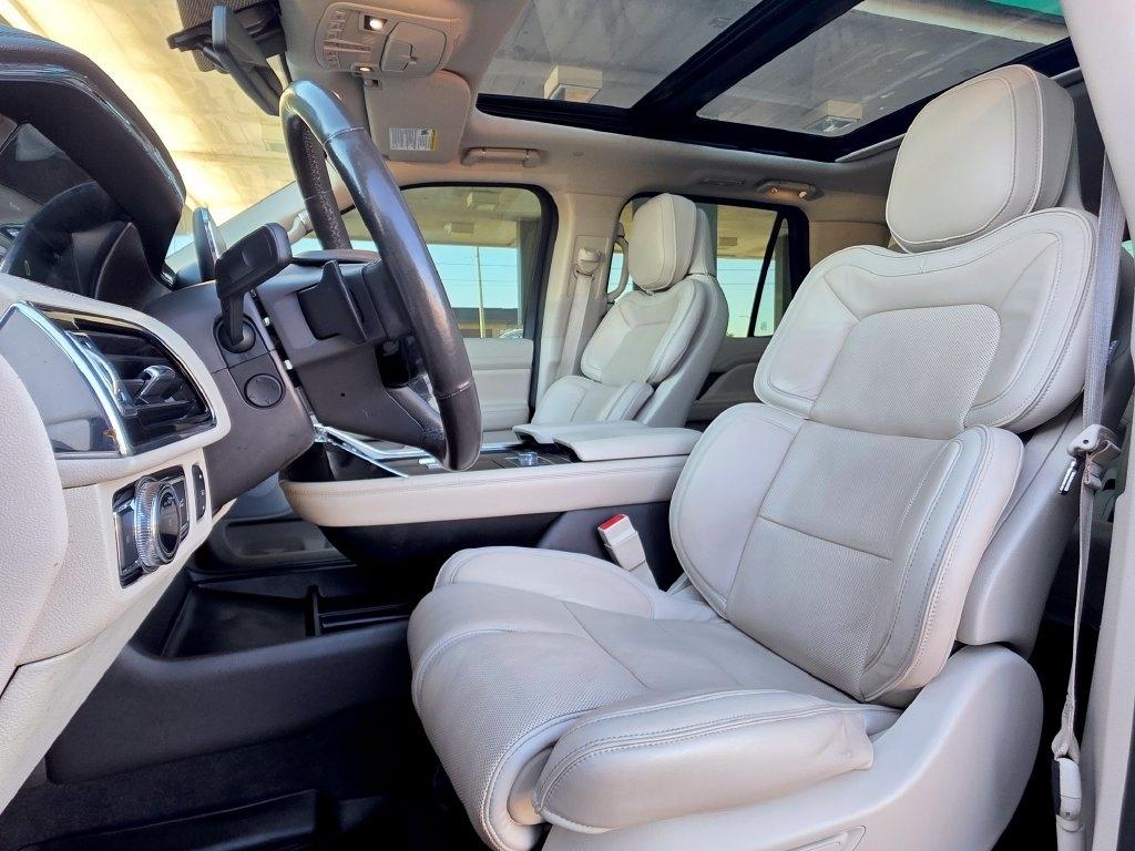 Lincoln Navigator photo 10