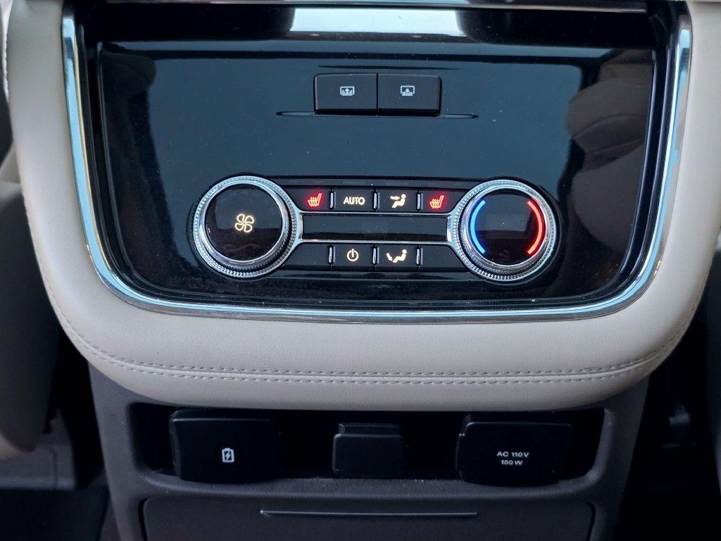 Lincoln Navigator photo 24