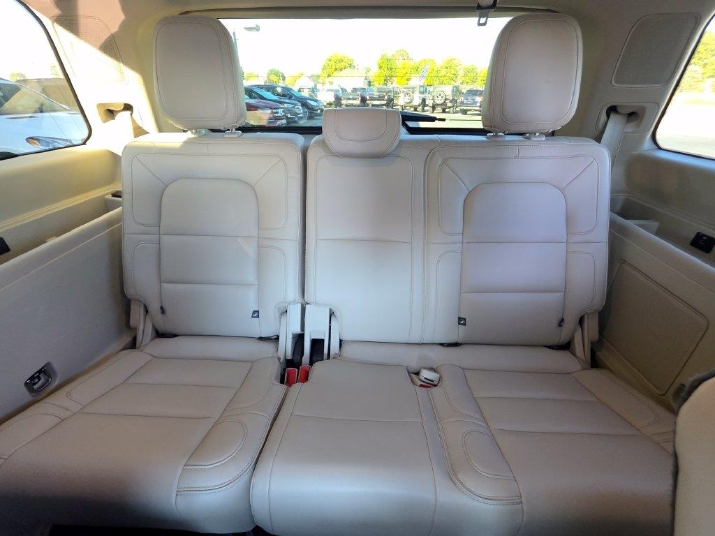 Lincoln Navigator photo 25