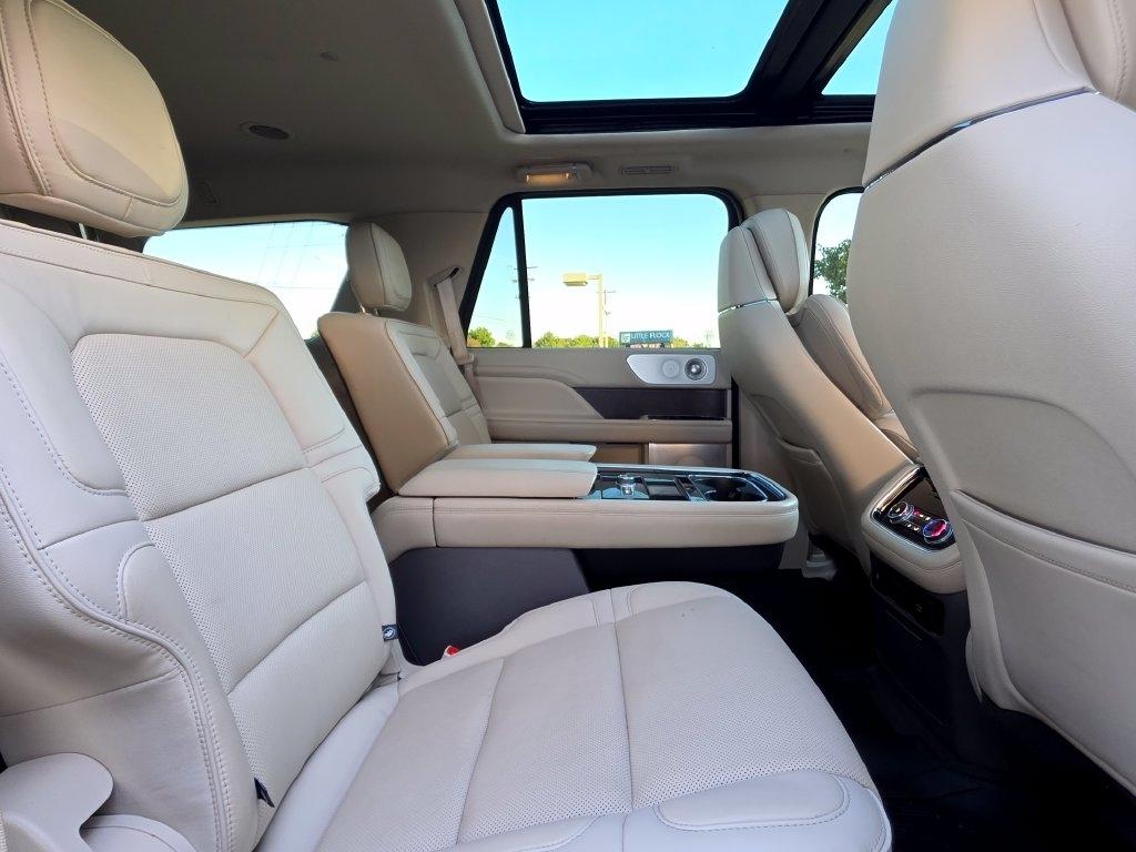 Lincoln Navigator photo 26
