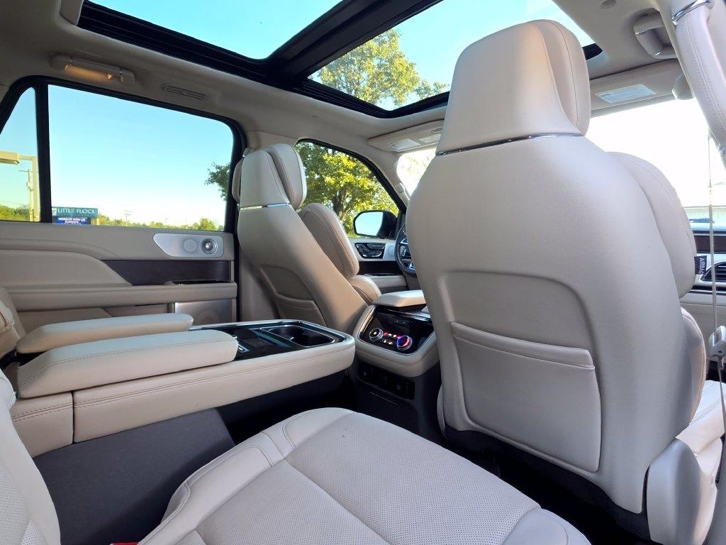 Lincoln Navigator photo 27