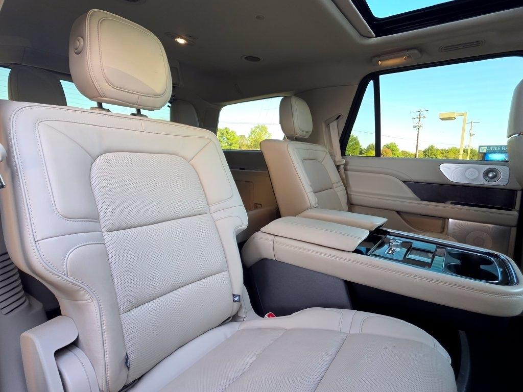 Lincoln Navigator photo 28