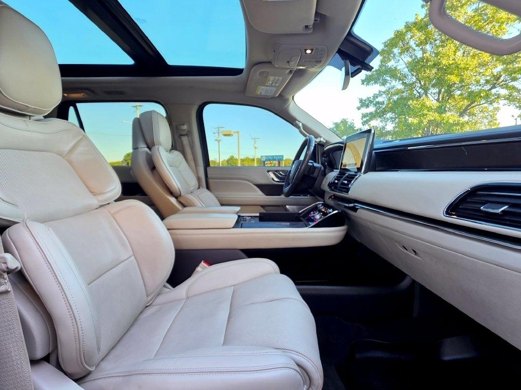 Lincoln Navigator photo 30