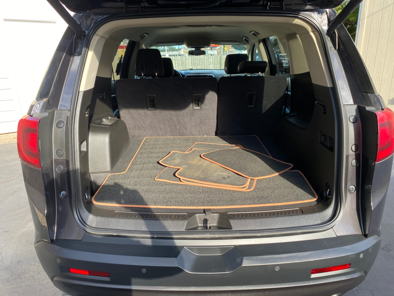 GMC Acadia All Terrain 1 AWD 2017 GMC Acadia All Terrain 1 AWD 2017