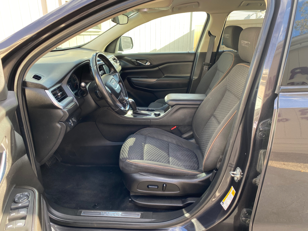 GMC Acadia All Terrain 1 AWD 2017 GMC Acadia All Terrain 1 AWD 2017