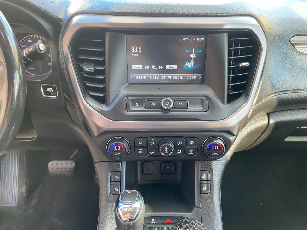 GMC Acadia All Terrain 1 AWD 2017 GMC Acadia All Terrain 1 AWD 2017