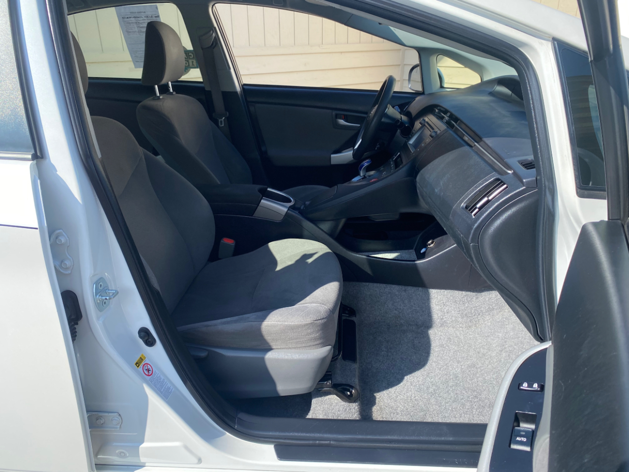 2014 Toyota Prius Two photo 3