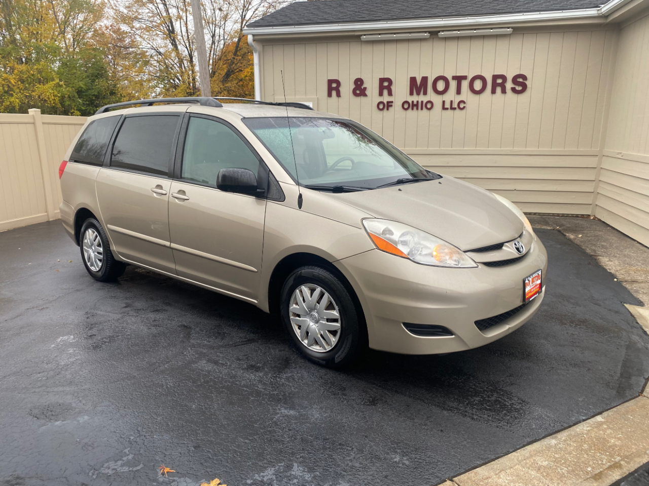 2009 Toyota Sienna LE - 7 Passenger