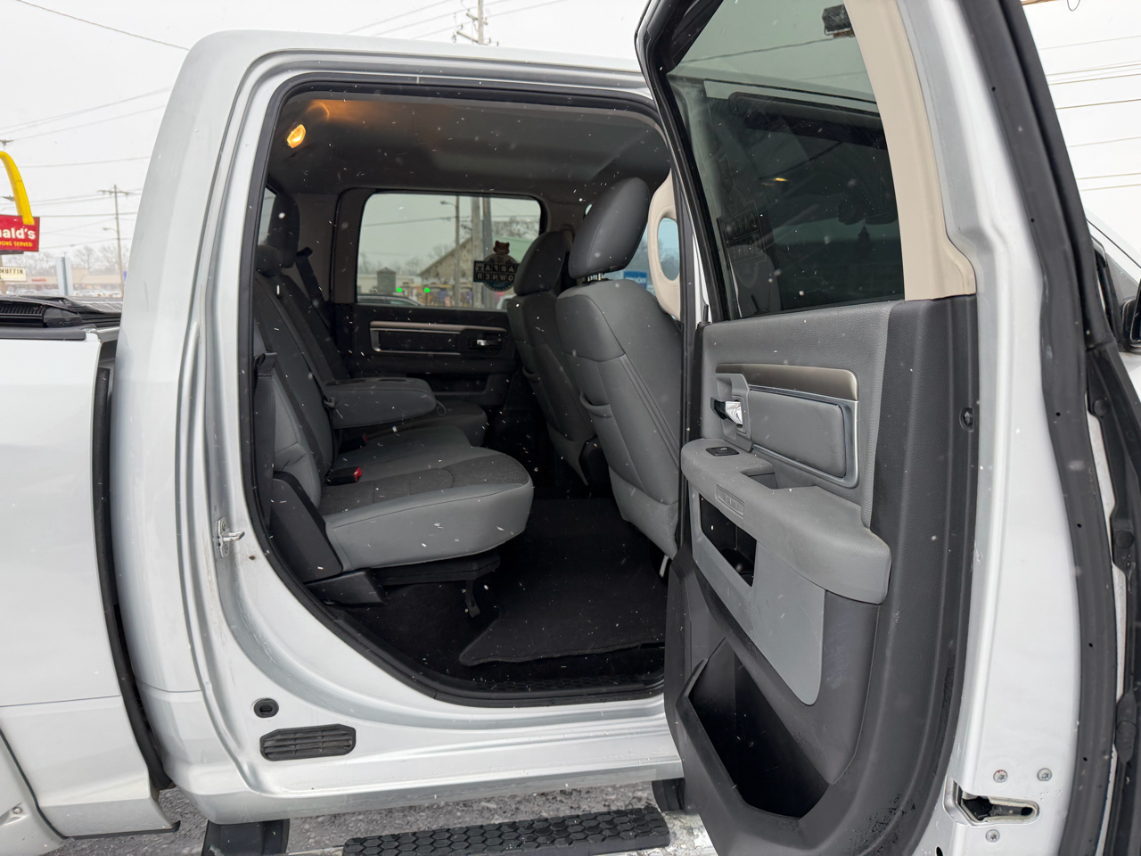 RAM 1500 Lone Star Crew Cab SB 4WD 2015