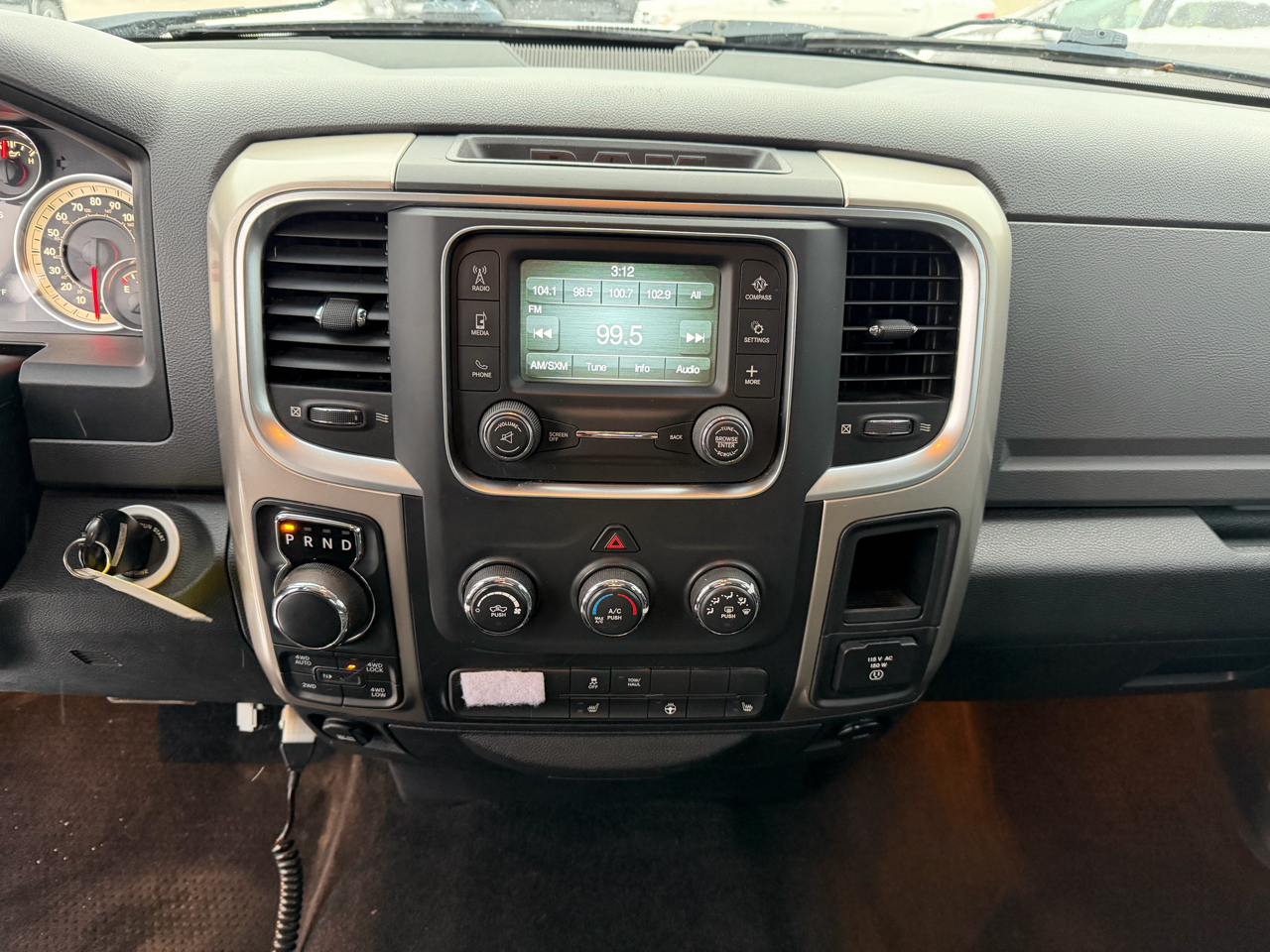 RAM 1500 Lone Star Crew Cab SB 4WD 2015