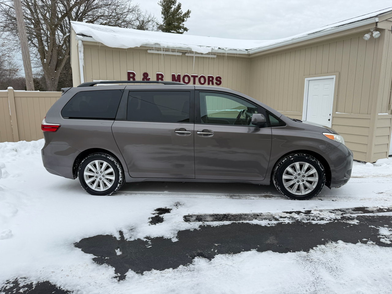Toyota Sienna XLE Premium AWD 7-Passenger V6 2016
