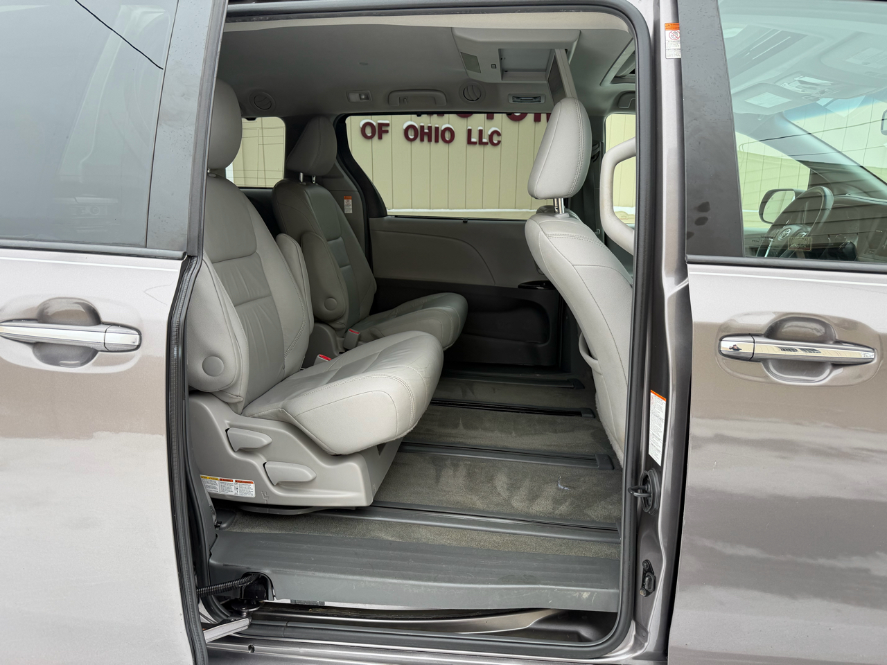 Toyota Sienna XLE Premium AWD 7-Passenger V6 2016