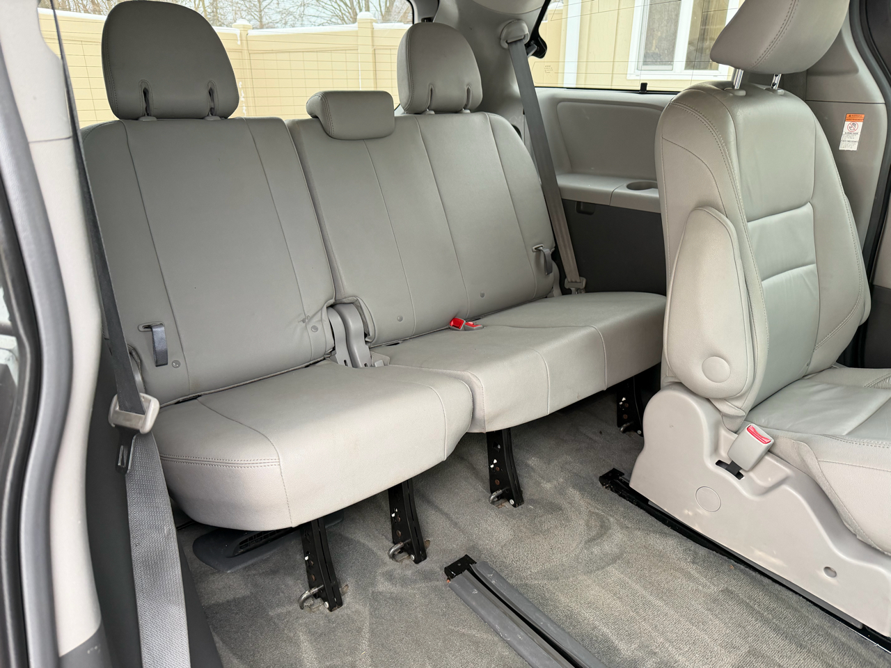 Toyota Sienna XLE Premium AWD 7-Passenger V6 2016