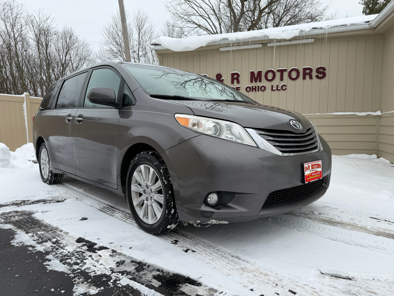 Toyota Sienna XLE Premium AWD 7-Passenger V6 2016