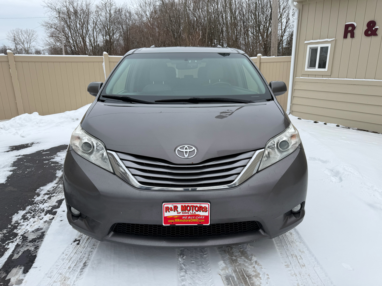 Toyota Sienna XLE Premium AWD 7-Passenger V6 2016